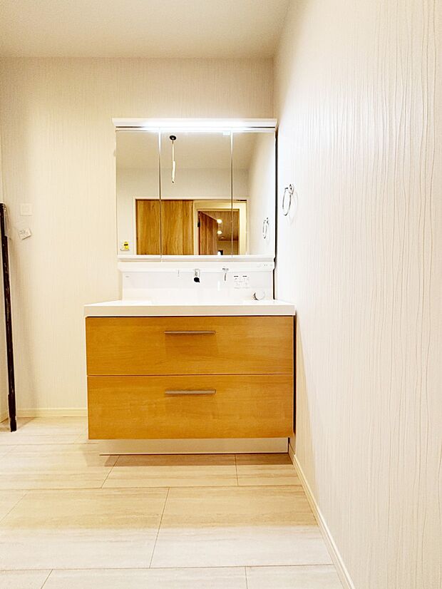 収納力と機能性に優れた洗面化粧台