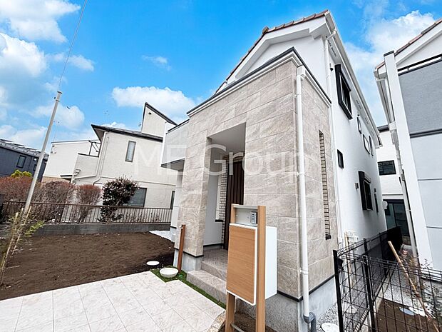 溢れる陽光でご家族の笑顔も輝く