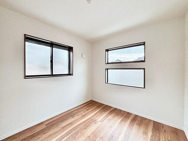 2面採光なので、明るく風通しも良く心地良い生活が送れます。