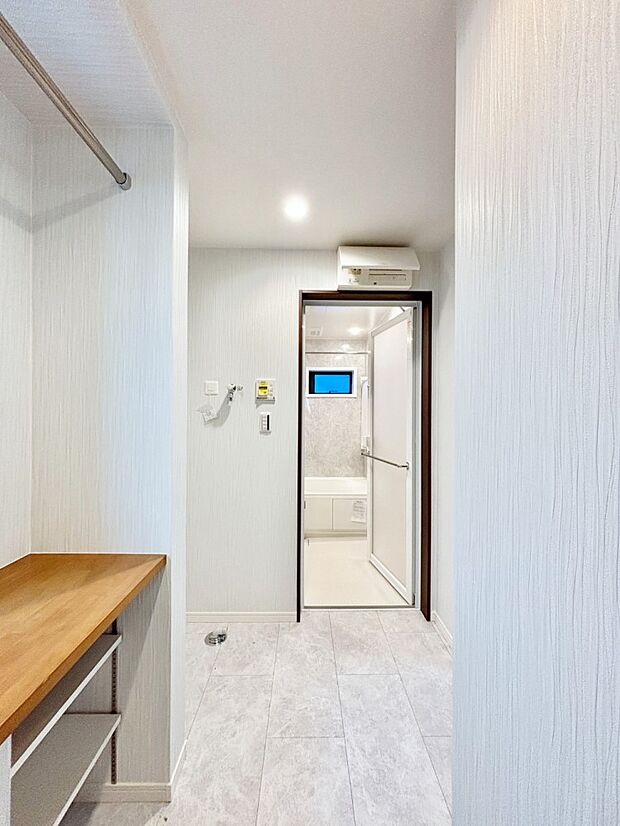 清潔感のある快適空間です。毎日の身支度も気持ち良くお使い頂けます。