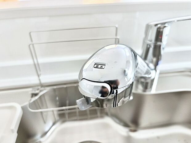 いつでも清潔なおいしいお水を。一つの水栓で水道水と浄水を使い分け。