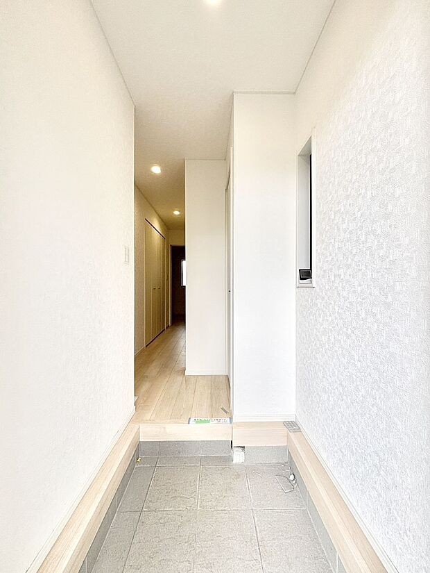 家族の帰宅やお客様をあたたかく迎える玄関  