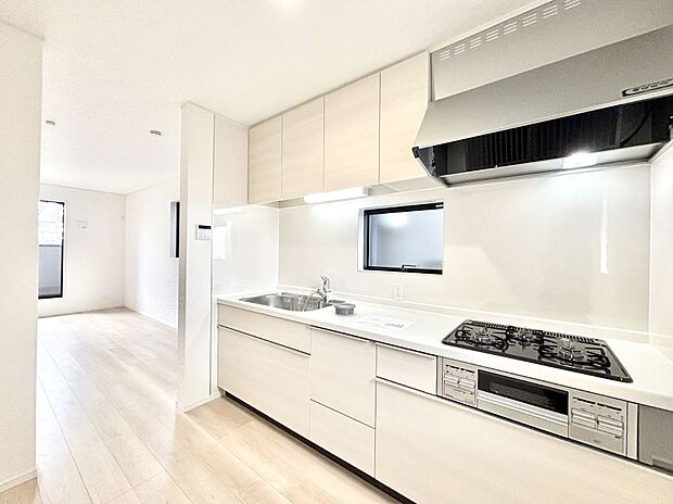 料理をしながらでもご家族との会話を楽しめる対面キッチン