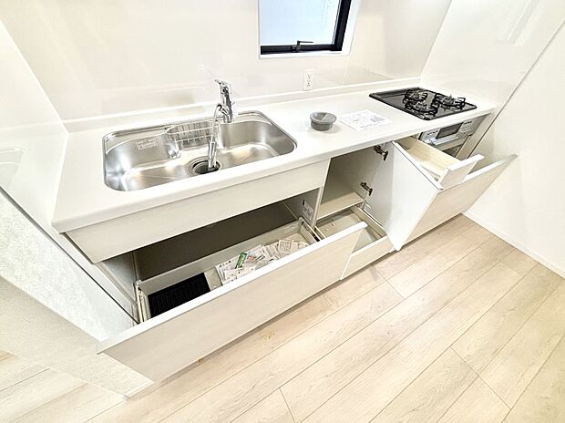 使いやすさを優先したスライド式収納タイプ！