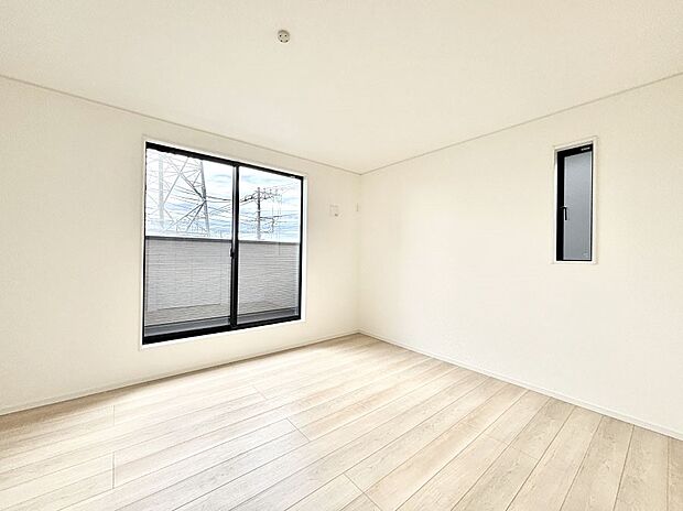 明るいバルコニーサイドに洋室を設置。目覚めの良い寝室に。