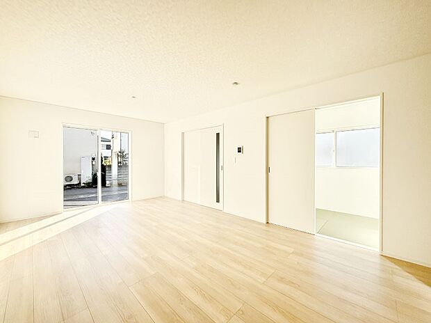 日当たりのいいリビングでゆったりとしたティータイムを! お気に入りのグリーンを飾れば更に心地よさがアップ!