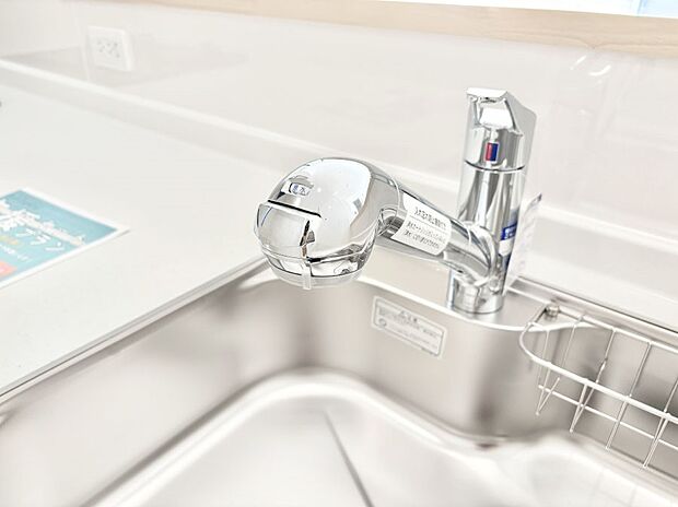 いつでも清潔なおいしいお水を。一つの水栓で水道水と浄水を使い分け。