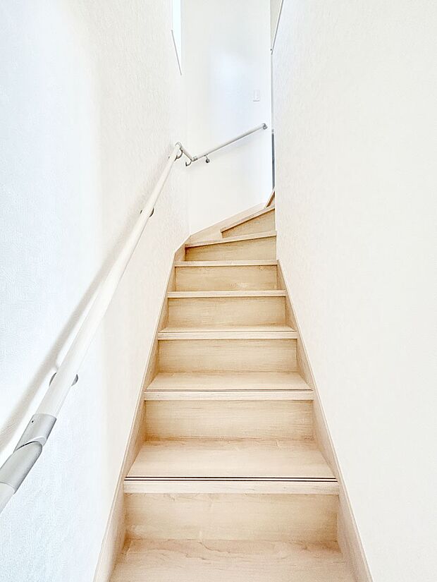 安全性を考慮し階段には手すりを設置しています