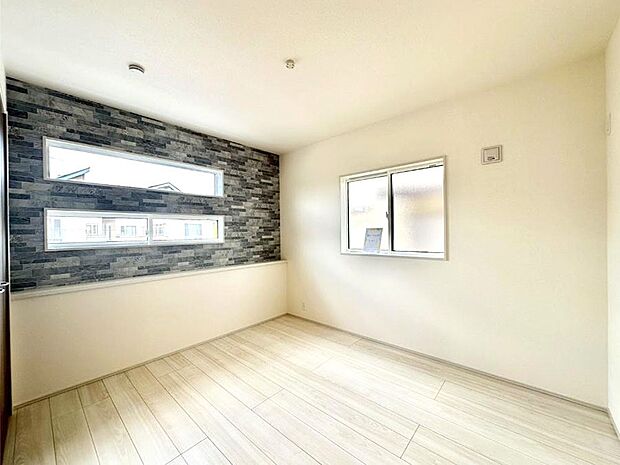 窓からのやさしい光が心地よいプライベートルーム