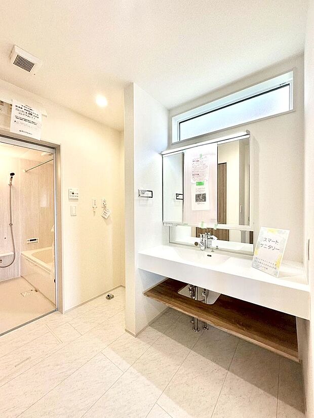 清潔感のある快適空間です。毎日の身支度も気持ち良くお使い頂けます。