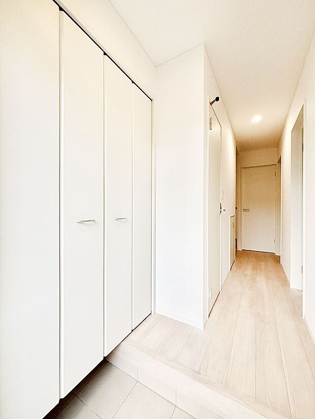 いつもきれいにしておきたい玄関ですね。