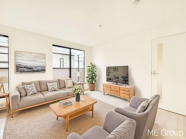 ご家族の賑やかな話し声で包まれる明るいリビング  ※家具はCGです