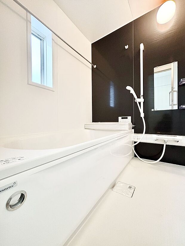 落ち着いた雰囲気でゆっくりお寛ぎいただけるバスルーム