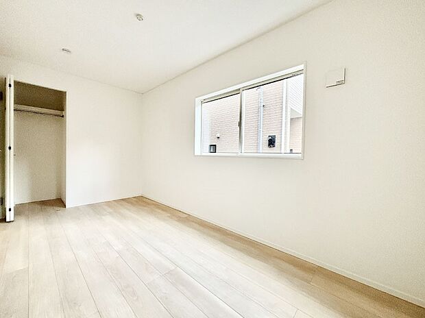 使いやすい形でベットや家具の置き方にも困ることもありません。