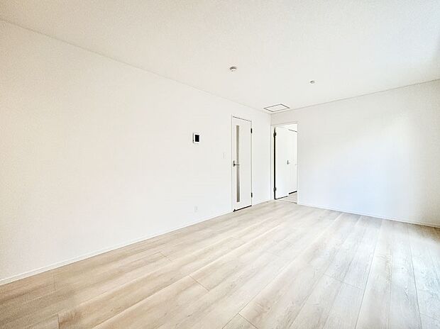 家族の笑顔が自然と生まれてくる、そんな雰囲気のダイニングに仕上がっています。