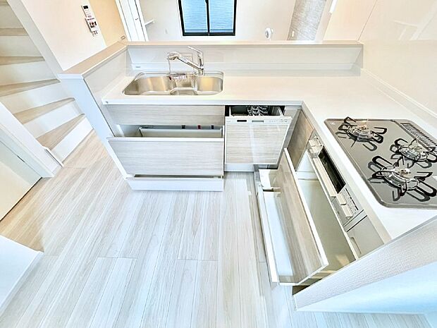 使いやすさを優先したスライド式収納タイプ！