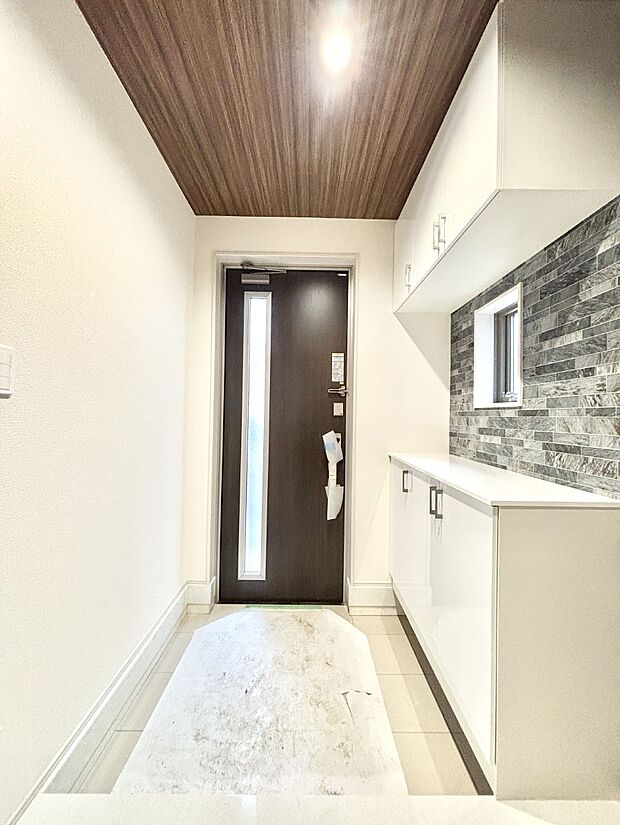 明るい玄関はお客様をお出迎えするのにぴったりです!