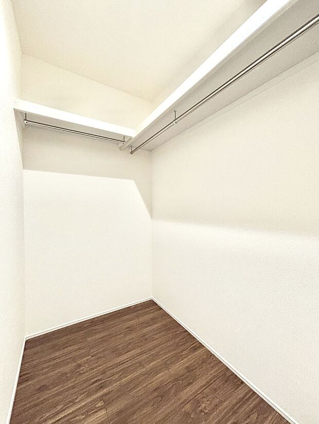 ウォークインクローゼット付きで生活空間を広く利用できます。