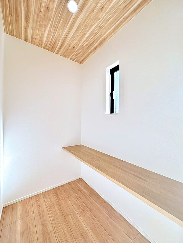 2階のフリースペースは、テレワークや趣味のスペースなど多用途に使えて便利です。