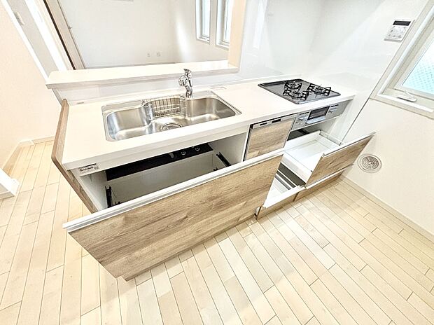 使いやすさを優先したスライド式収納タイプ!