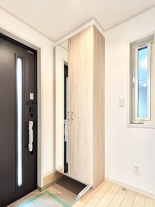 たっぷり収納できるシューズボックスで家族全員の靴も、玄関すっきり。  