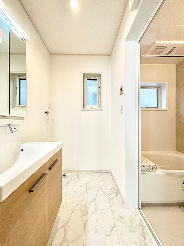 清潔感のある快適空間です。毎日の身支度も気持ち良くお使い頂けます。 