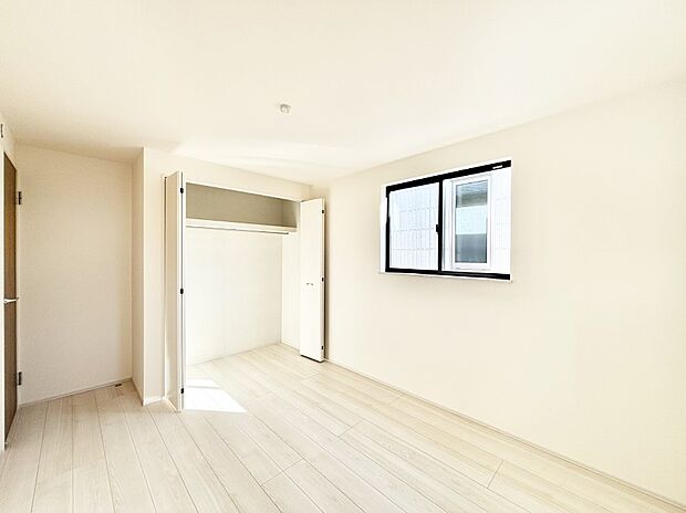 使いやすい形でベットや家具の置き方にも困ることもありません。   