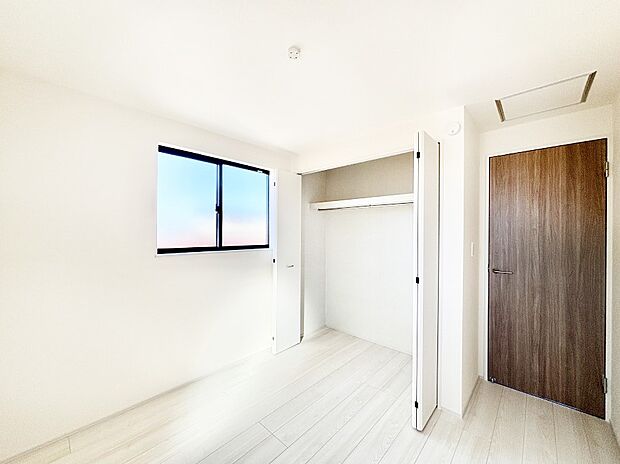 1階の納戸は収納はもちろん、居室としても利用できます。