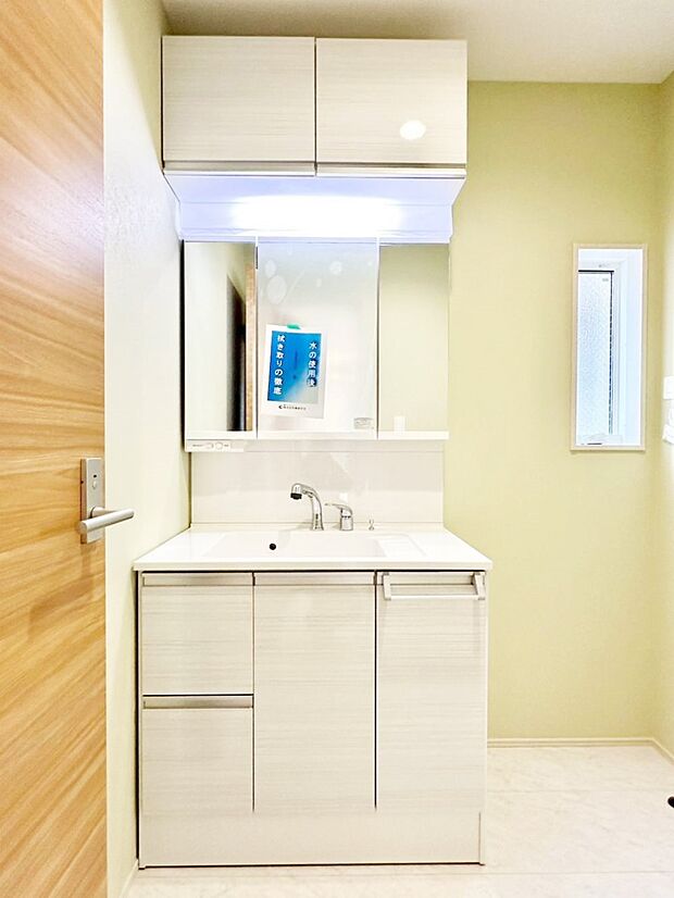 収納力と機能性に優れた洗面化粧台