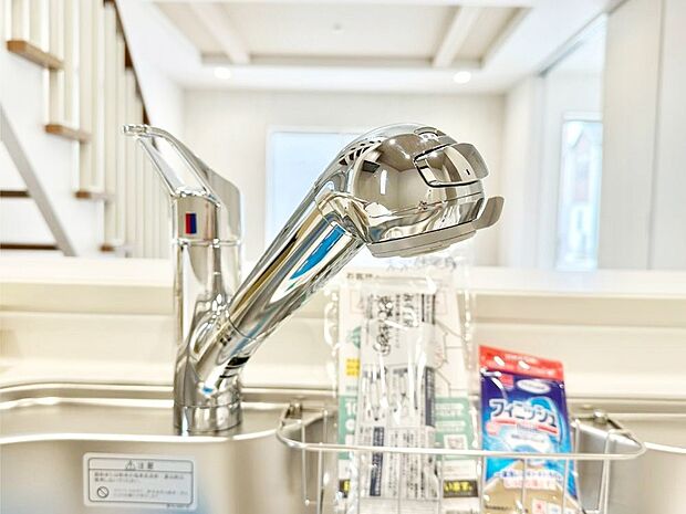 いつでも清潔なおいしいお水を。一つの水栓で水道水と浄水を使い分け。