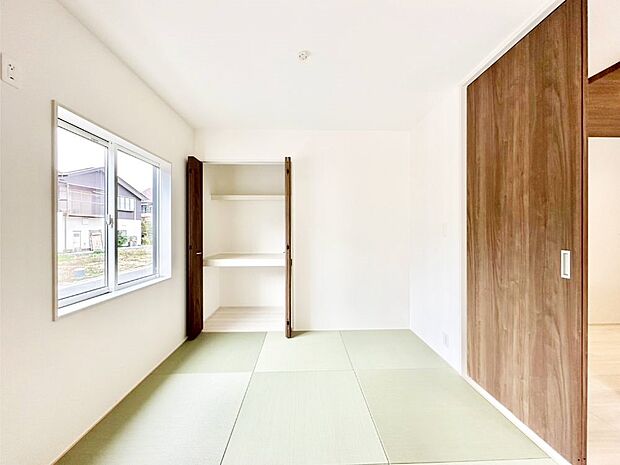 リビング隣接の和室は毎日の暮らしに癒しと安らぎをもたらしてくれます