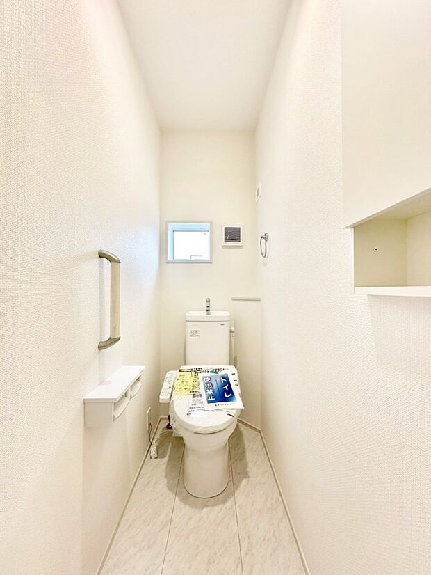 明るく清潔感のあるトイレです。 