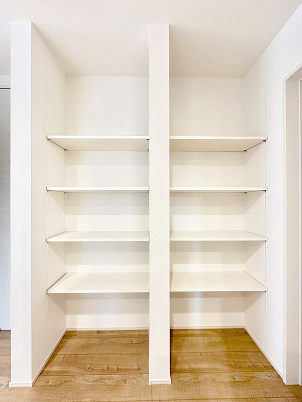 食材のストックはもちろん、日用品の収納など使い方はいろいろ！    