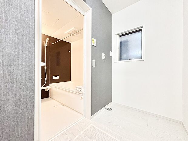 広々とゆとりのあるランドリースペース