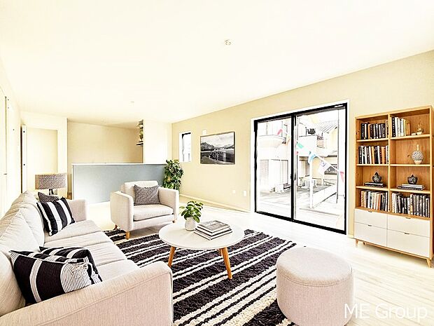 落ち着いた雰囲気のLDKは家族みんなの快適空間※家具はCGです