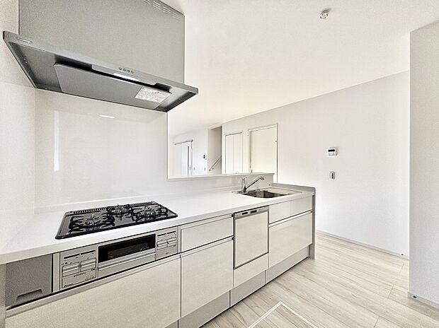 料理をしながらご家族との会話を楽しめる対面カウンターキッチン