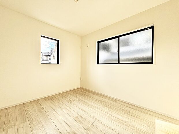 窓からのやさしい光が心地よいプライベートルーム