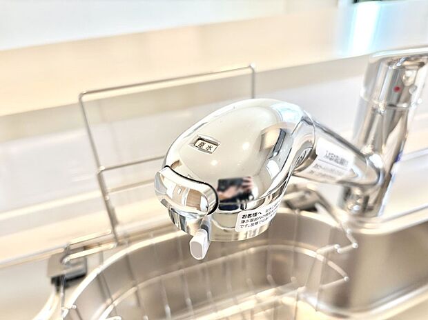 いつでも清潔なおいしいお水を。一つの水栓で水道水と浄水を使い分け。