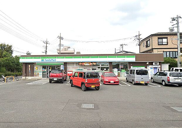 コンビニ 70m ファミリーマート 川口元郷店