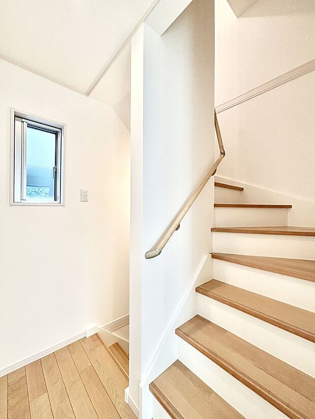 安全性を考慮し階段には手すりを設置しています