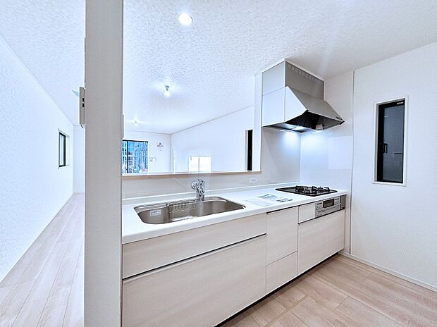 料理をしながらでもご家族との会話を楽しめる対面キッチン