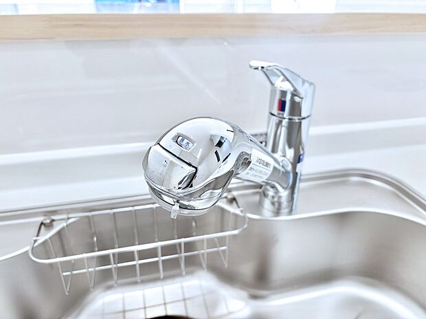 いつでも清潔なおいしいお水を。一つの水栓で水道水と浄水を使い分け。