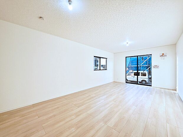 家族の笑顔が自然と生まれてくる、そんな雰囲気のダイニングに仕上がっています。