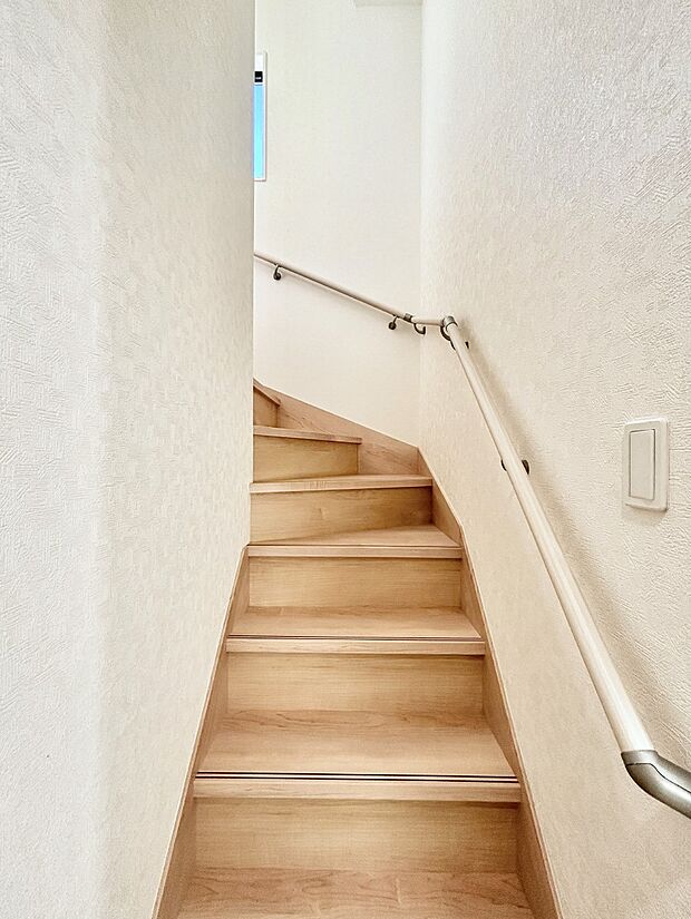 安全性を考慮し階段には手すりを設置しています