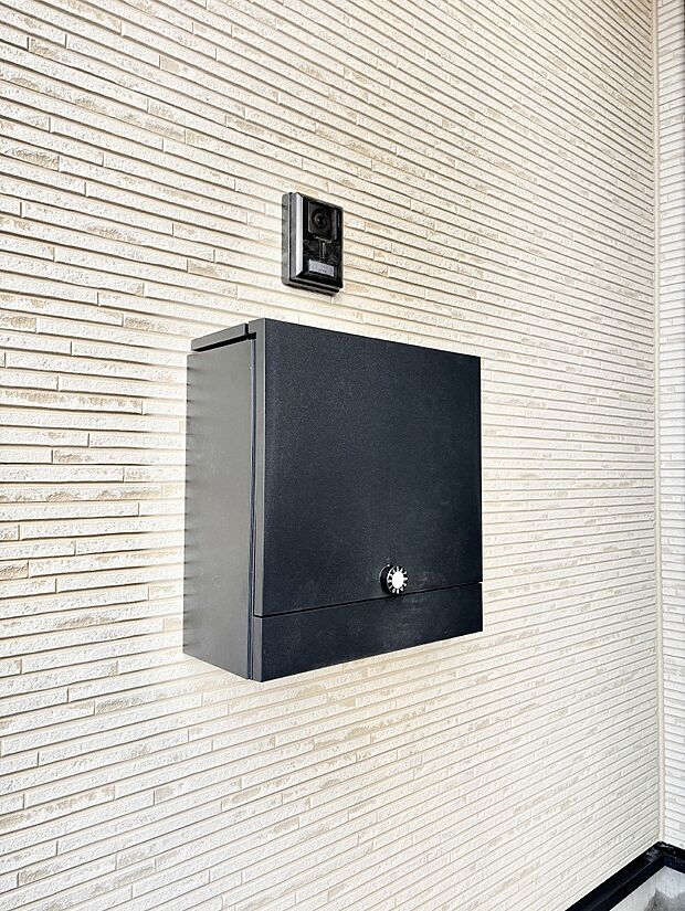 シンプルデザインのポスト。