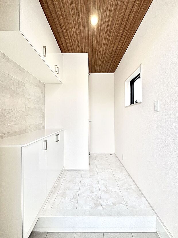 家族の帰宅やお客様をあたたかく迎える玄関