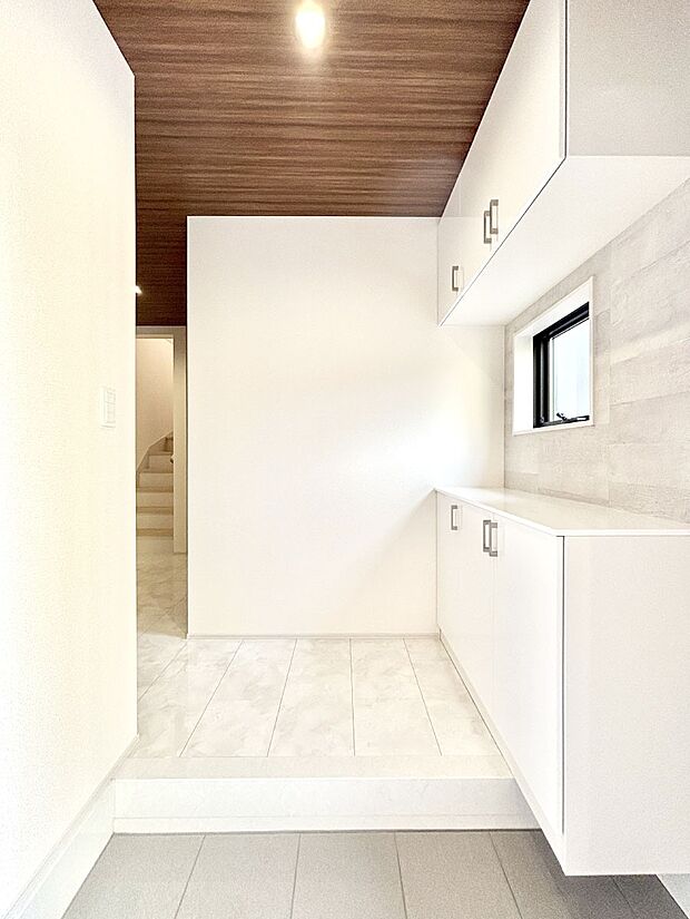 家族の帰宅やお客様をあたたかく迎える玄関