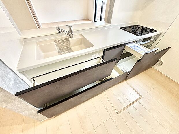 使いやすさを優先したスライド式収納タイプ！