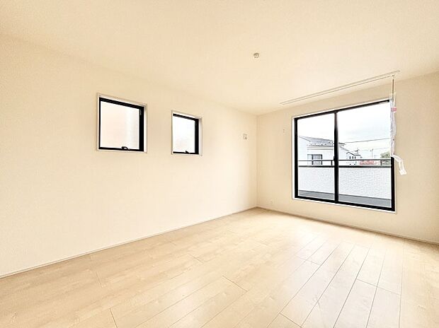 明るいバルコニーサイドに洋室を設置。目覚めの良い寝室に。