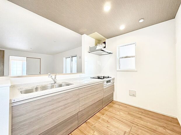 広々とした使い勝手の良いキッチンで日々のお料理も楽しくなりそう